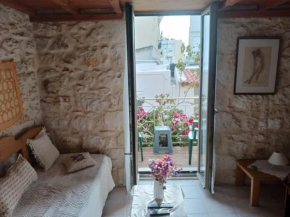 Stone House with loft in Heraklion historical centre